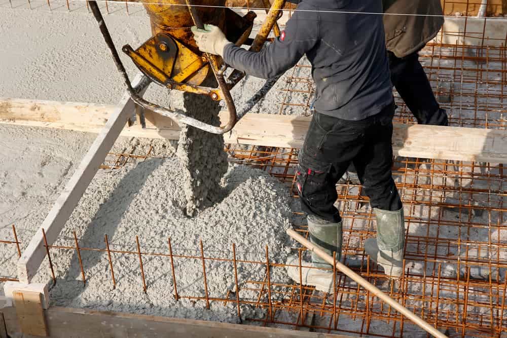 Commercial Concrete Repair Laying Concrete